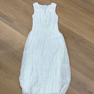 Like new  White Sleeveless Maxi Dress